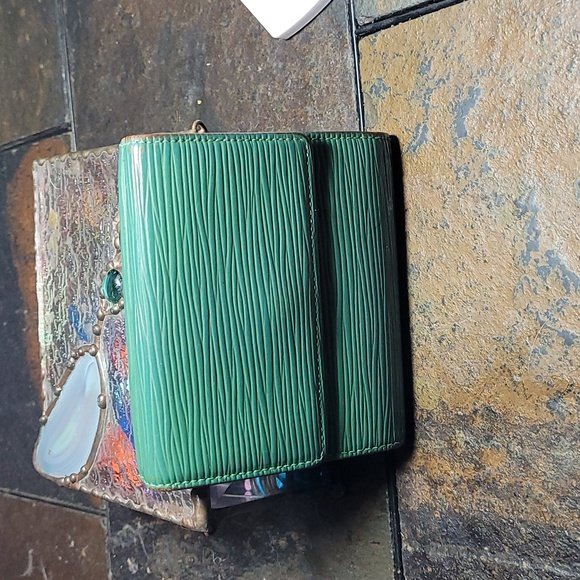 Louis Vuitton Forest Green Epi Wallet💥💥💥SUPER SUPER SALE💥💥💥 - Picture 2 of 7